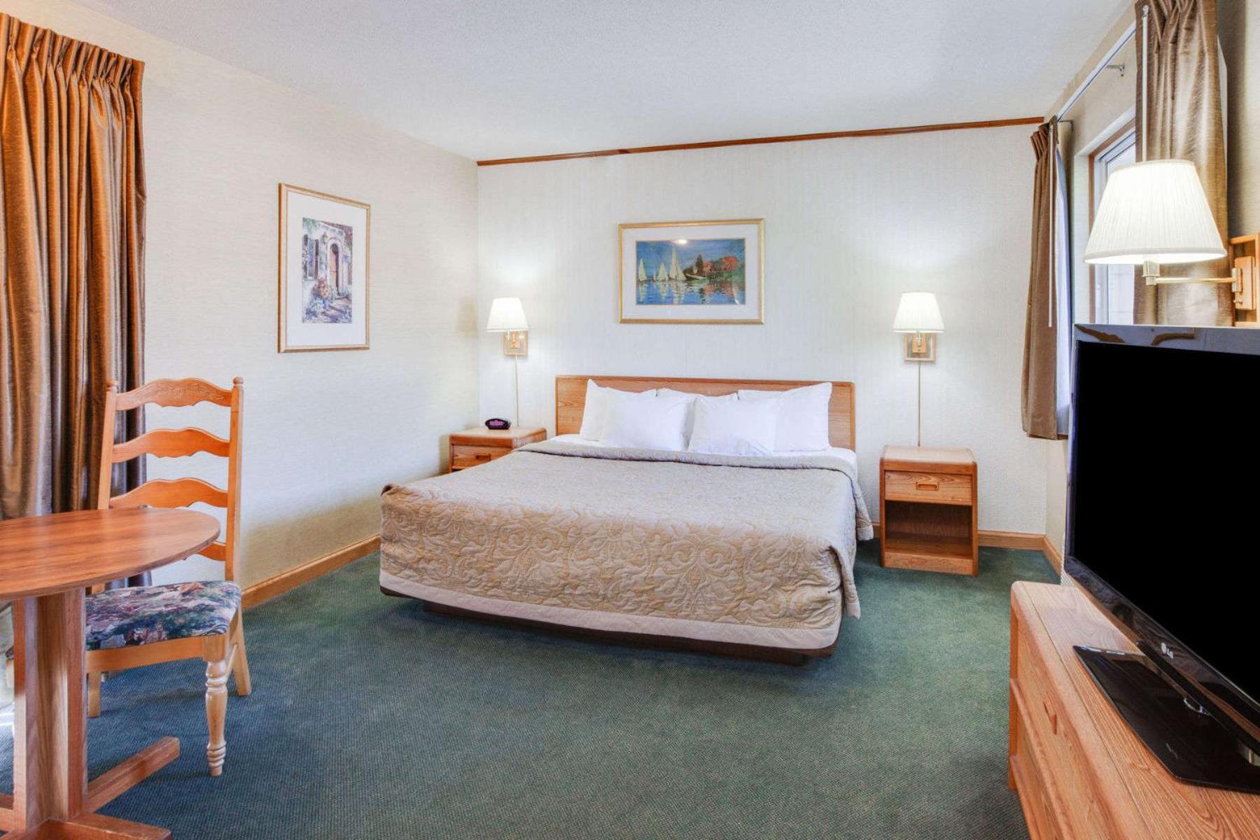Super 8 Beachfront By Wyndham Mackinaw City, Mi Buitenkant foto