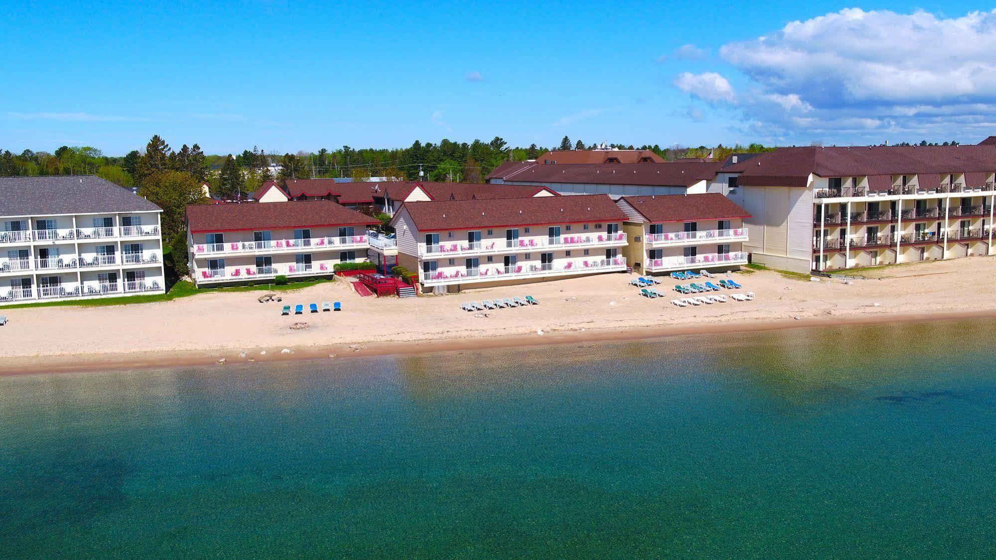 Super 8 Beachfront By Wyndham Mackinaw City, Mi Buitenkant foto